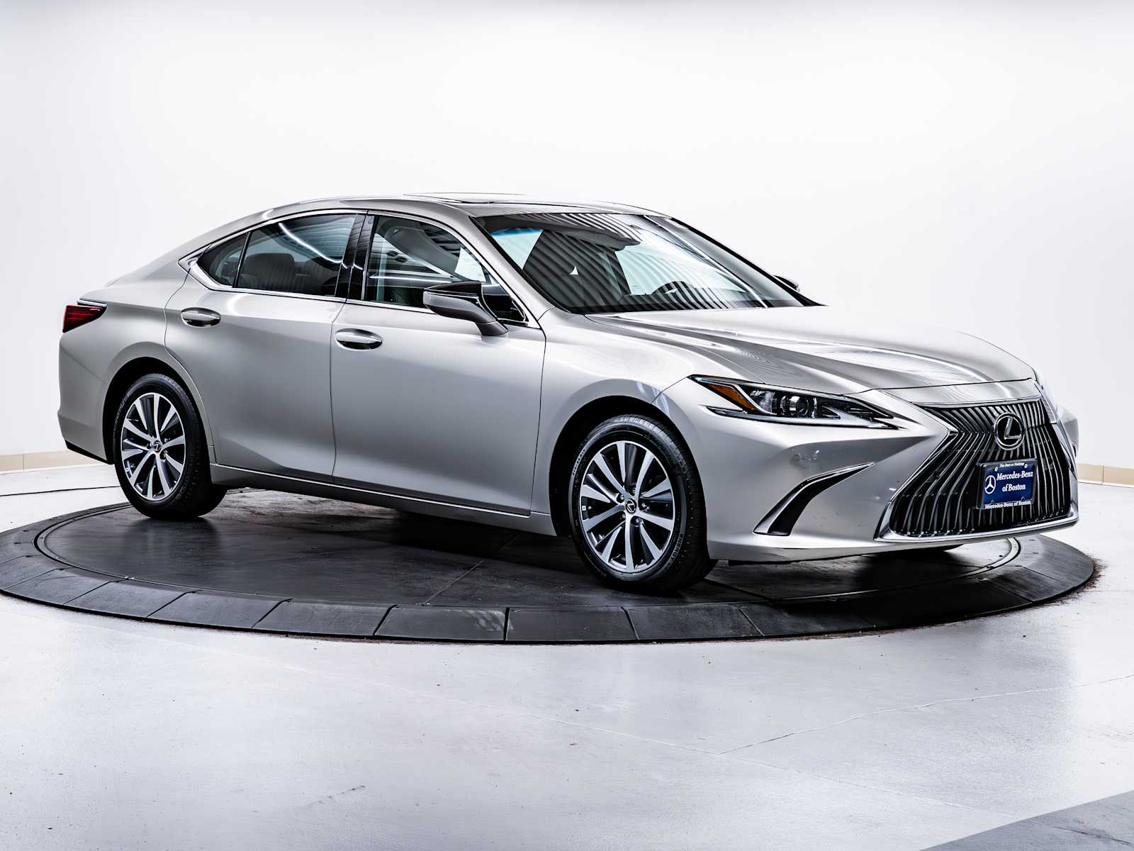 2019 Lexus ES 350's photo