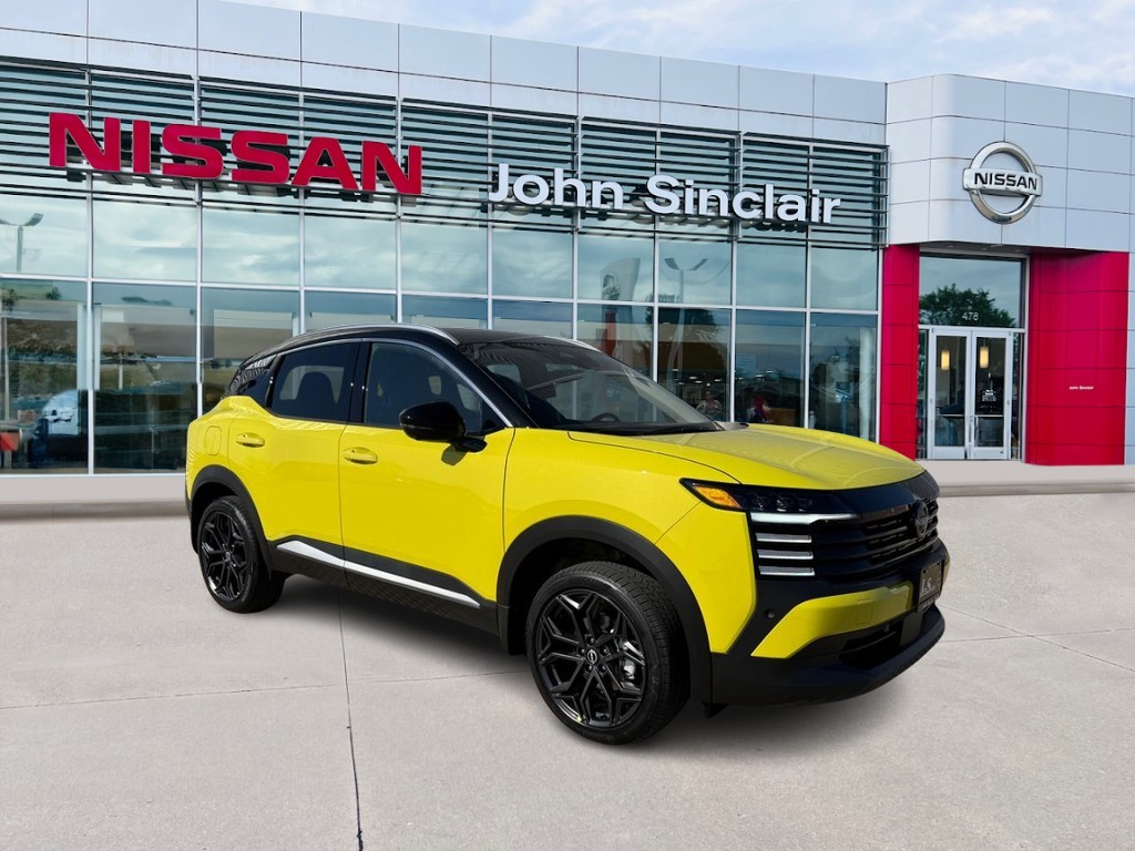 2025 Nissan Kicks SR's photo