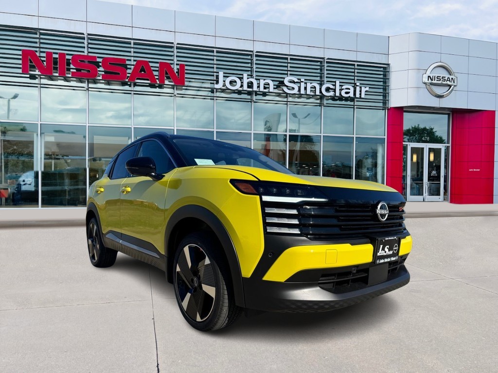 2025 Nissan Kicks SR's photo