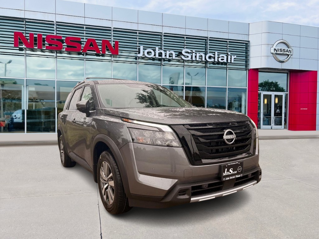 2025 Nissan Pathfinder SL's photo