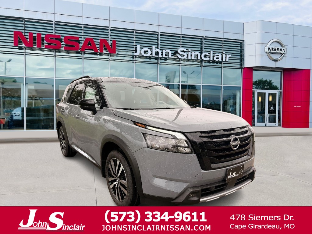 2025 Nissan Pathfinder Platinum's photo