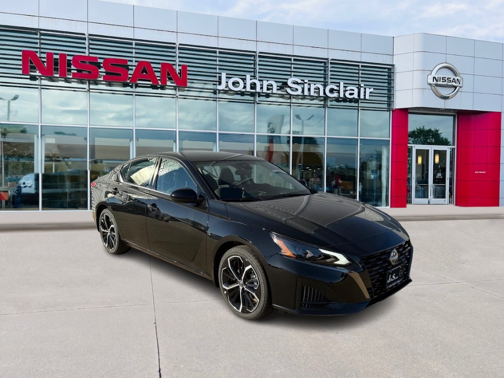 2025 Nissan Altima SR's photo