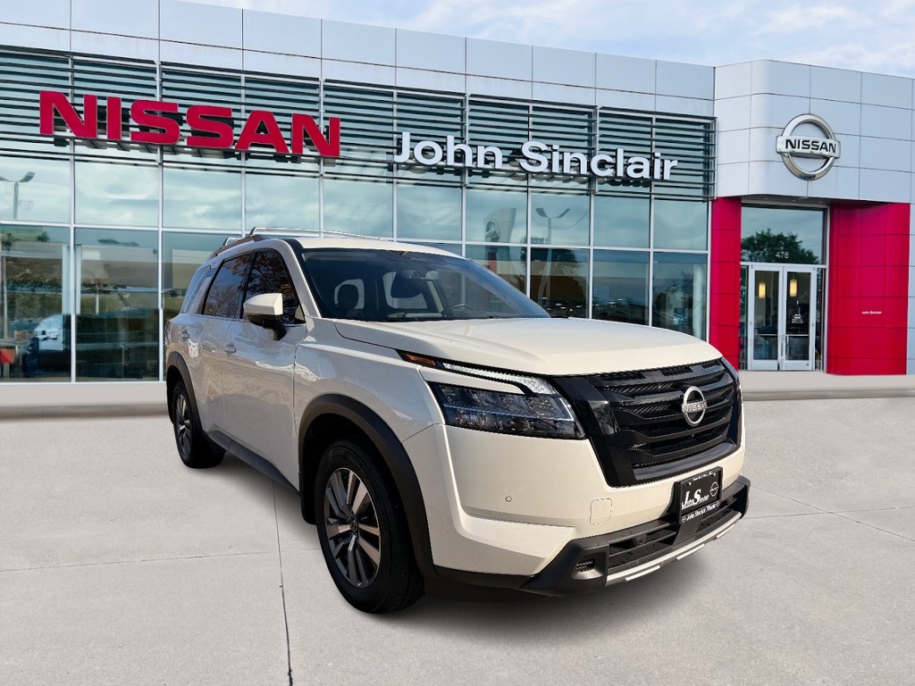 2023 Nissan Pathfinder SL's photo
