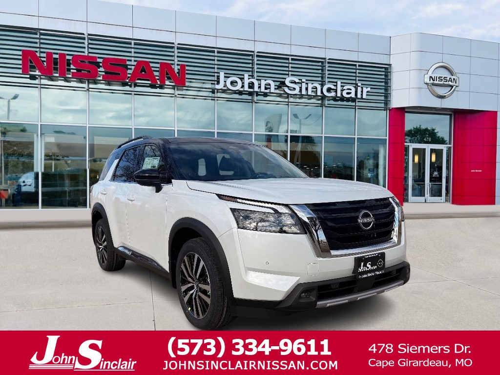 2025 Nissan Pathfinder Platinum's photo