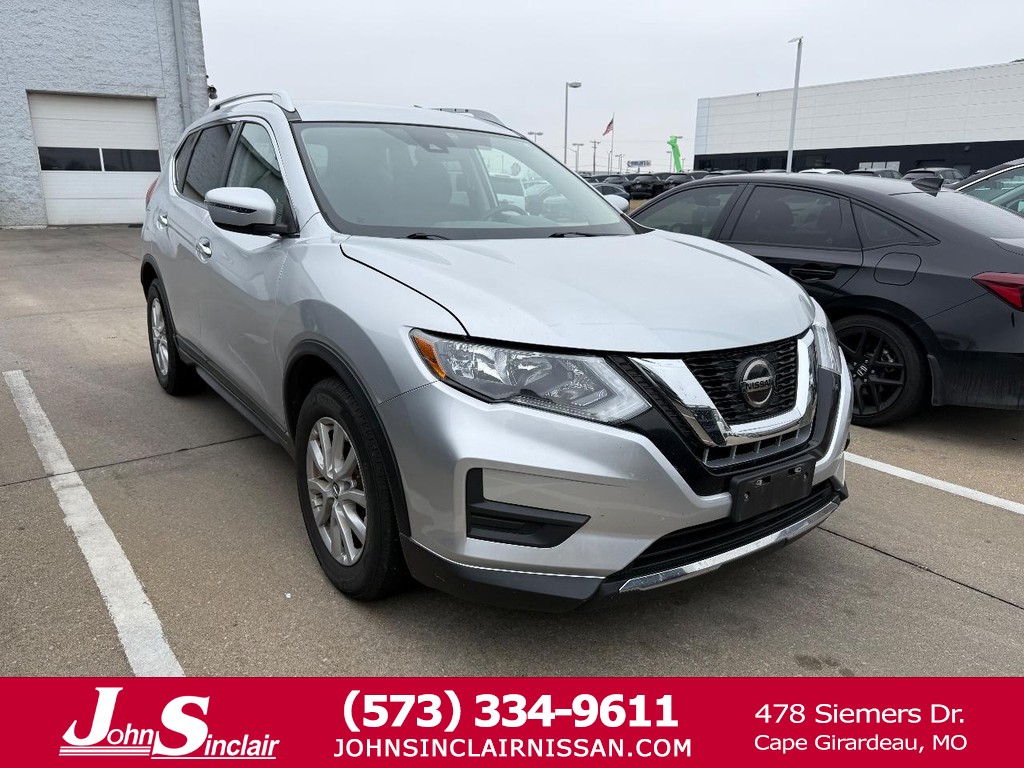 2020 Nissan Rogue SV's photo