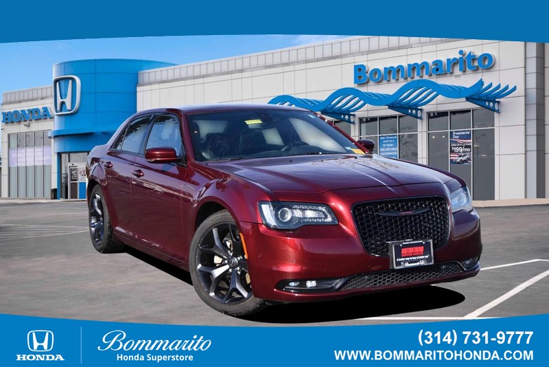 2023 Chrysler 300 S's photo