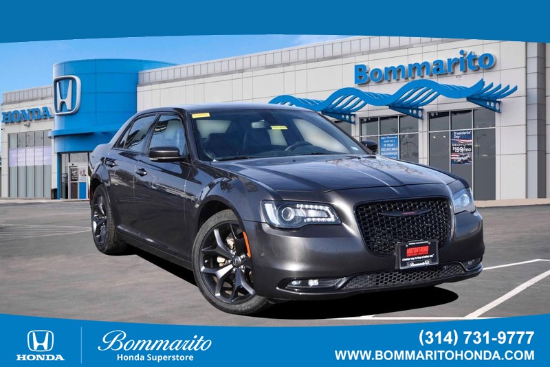 2023 Chrysler 300 S's photo