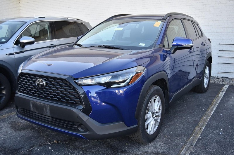 2022 Toyota Corolla Cross LE's photo
