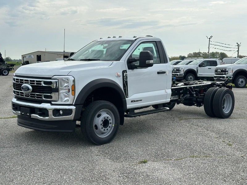 2025 Ford F-450 Super Duty Chassis Cab XL's photo
