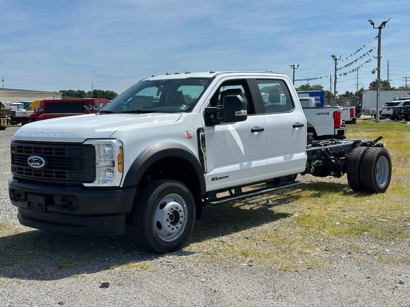 2026 Ford F-550 Super Duty Chassis Cab XL's photo