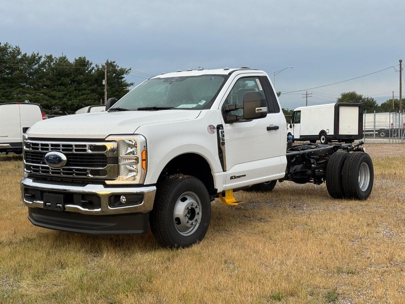 2026 Ford F-350 Super Duty Chassis Cab XL's photo