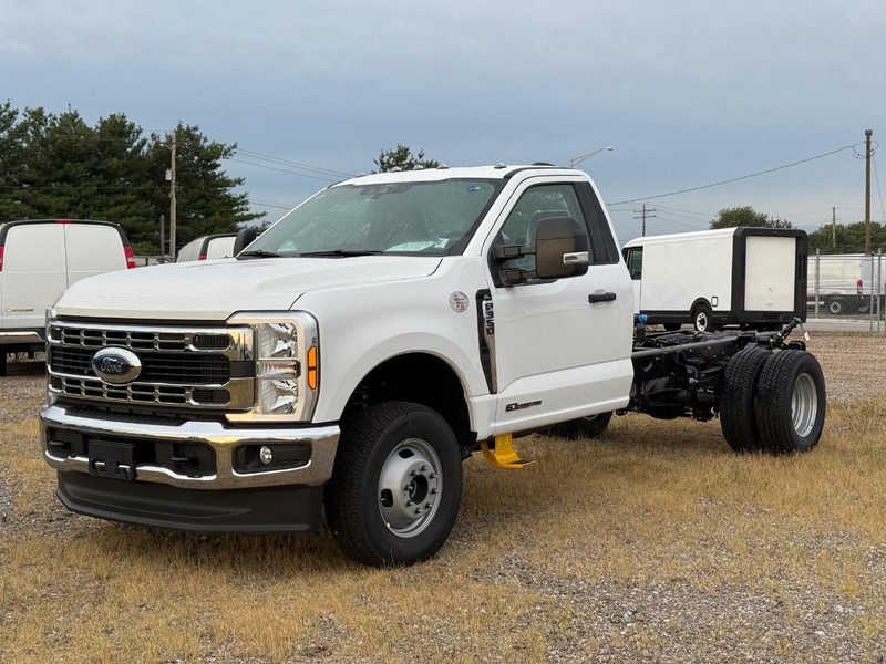 2026 Ford F-350 Super Duty Chassis Cab XL's photo