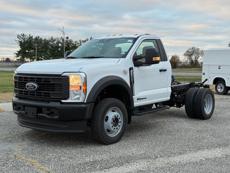 2026 Ford F-550 Super Duty Chassis Cab XL's photo
