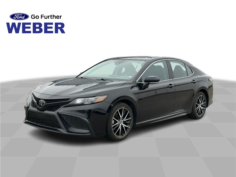 2024 Toyota Camry SE's photo