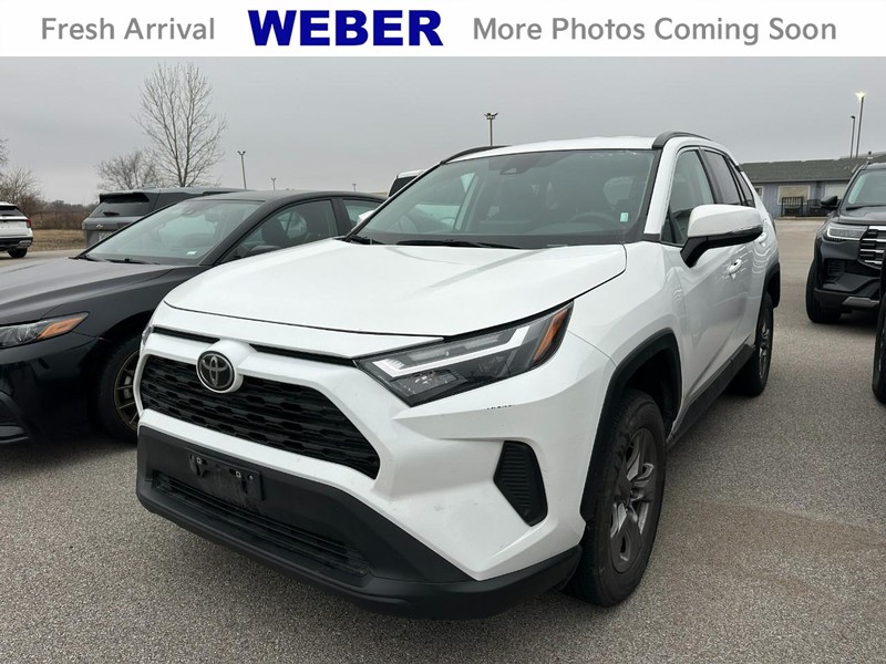 2024 Toyota RAV4 XLE's photo