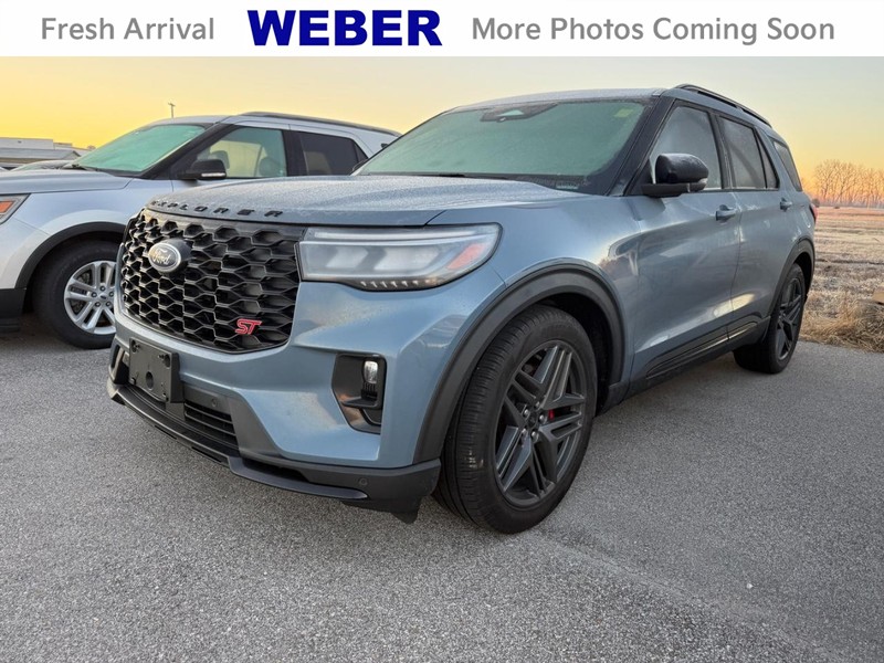 2025 Ford Explorer ST's photo