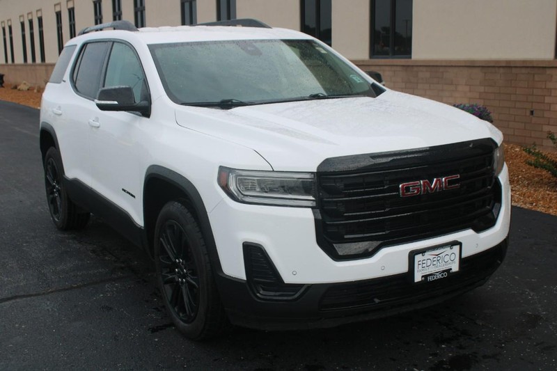 2022 GMC Acadia SLE's photo