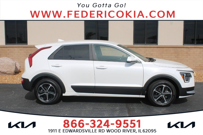 2023 Kia Niro LX's photo