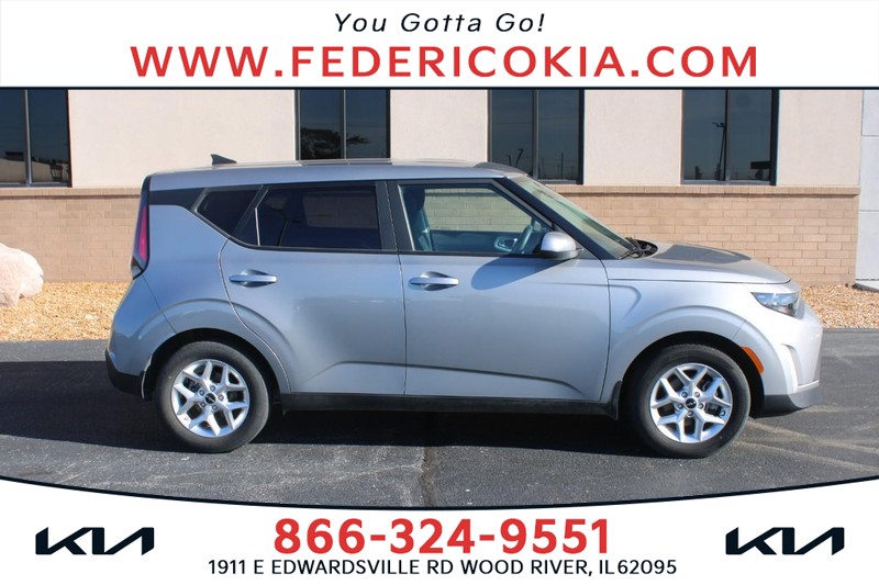 2023 Kia Soul LX's photo