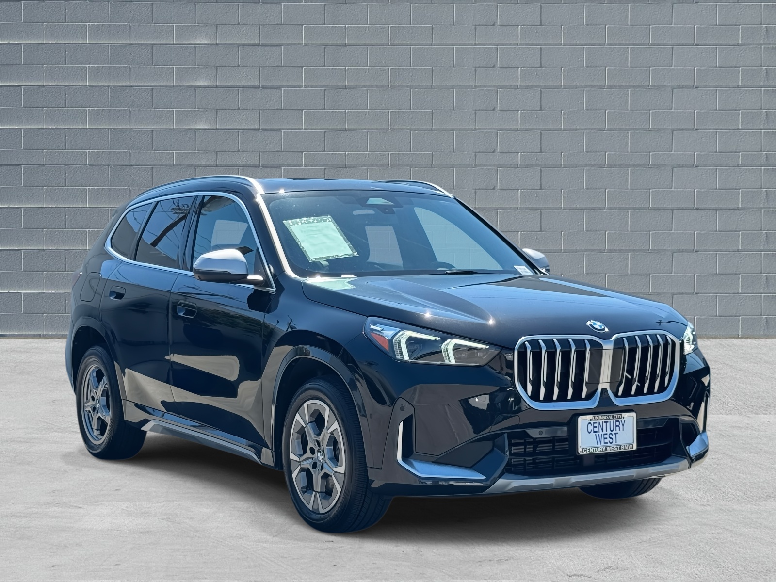 2025 BMW X1 28i's photo