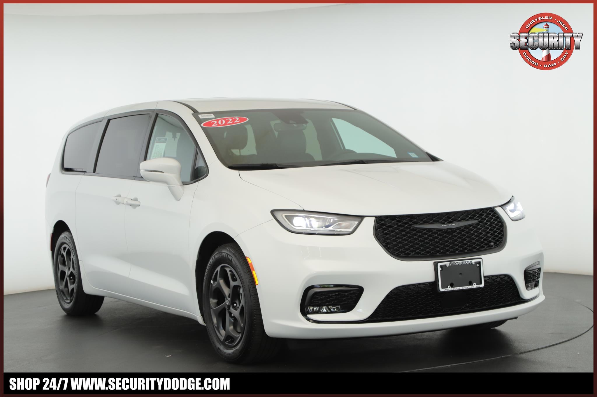 2022 Chrysler Pacifica Hybrid Touring L's photo