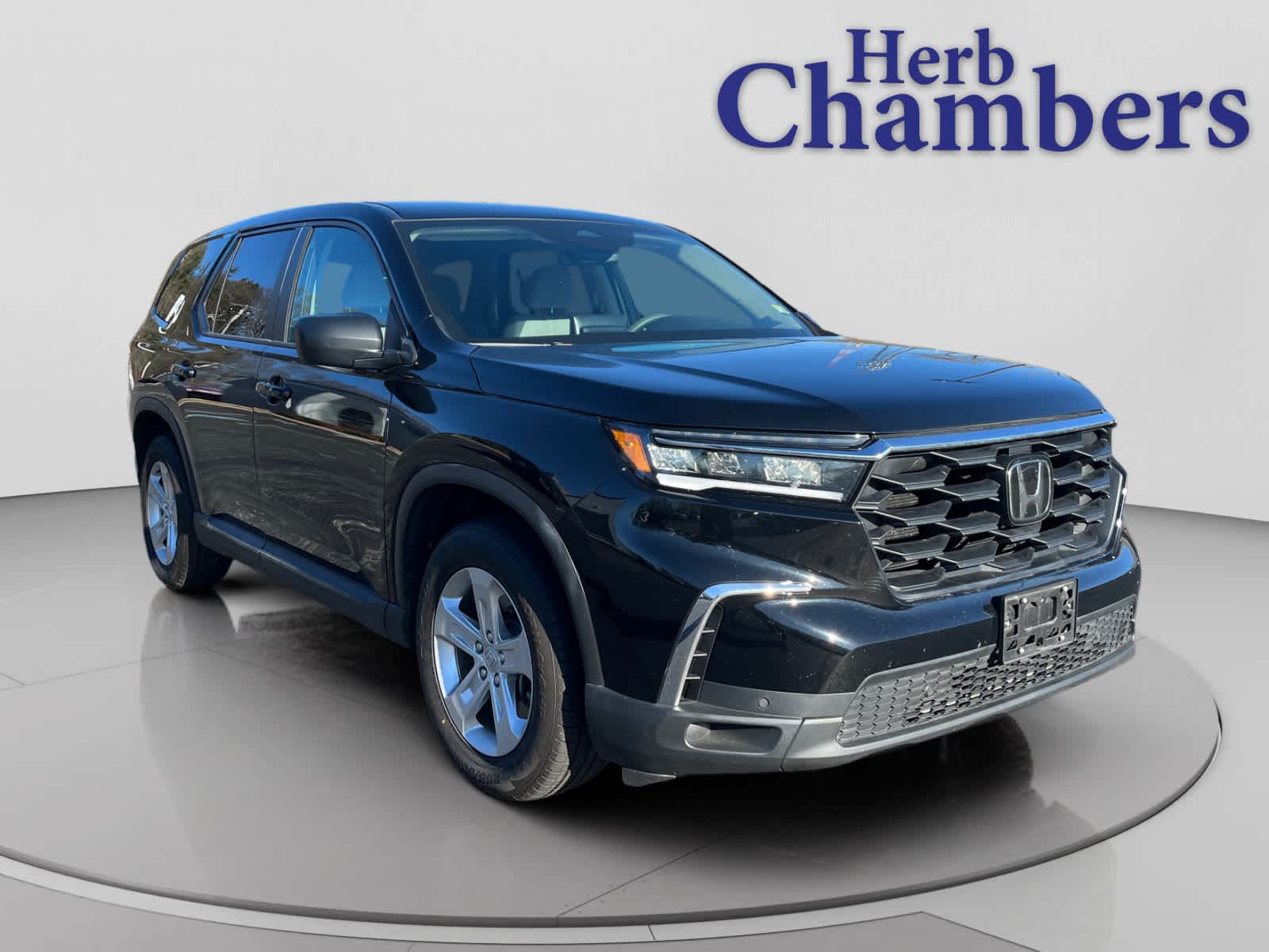 2023 Honda Pilot LX's photo