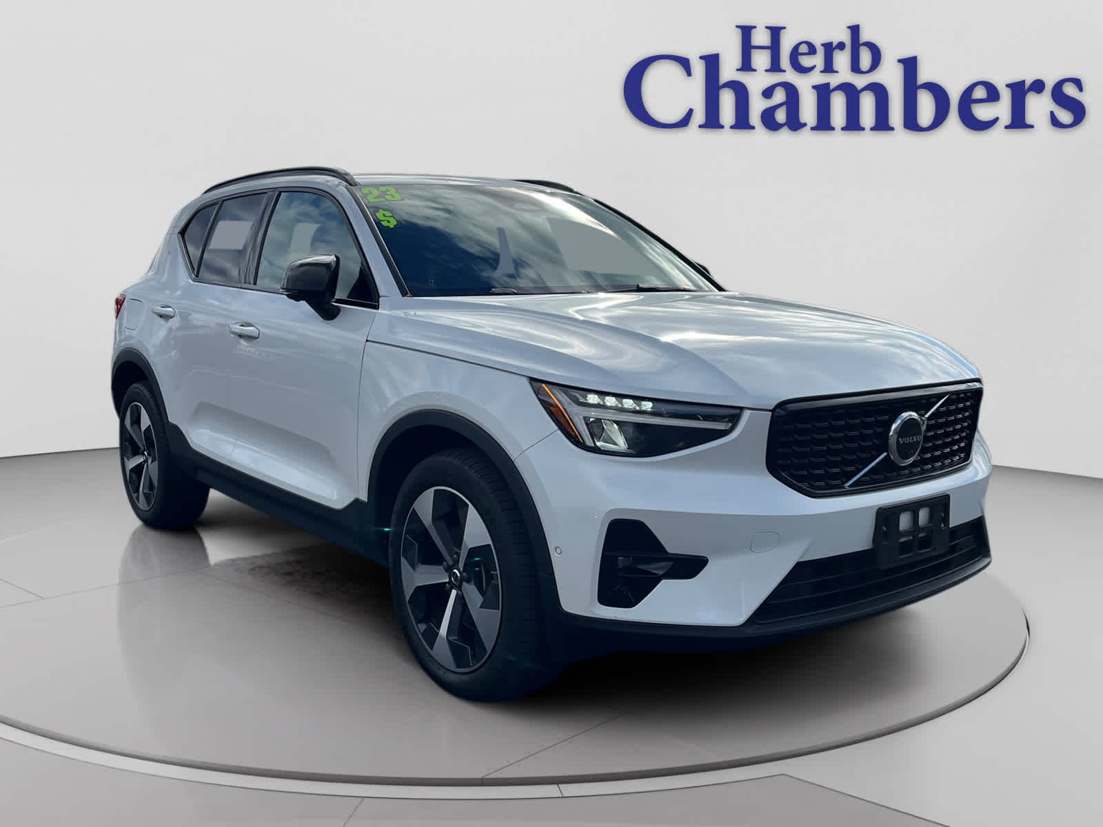 2023 Volvo XC40 Plus's photo